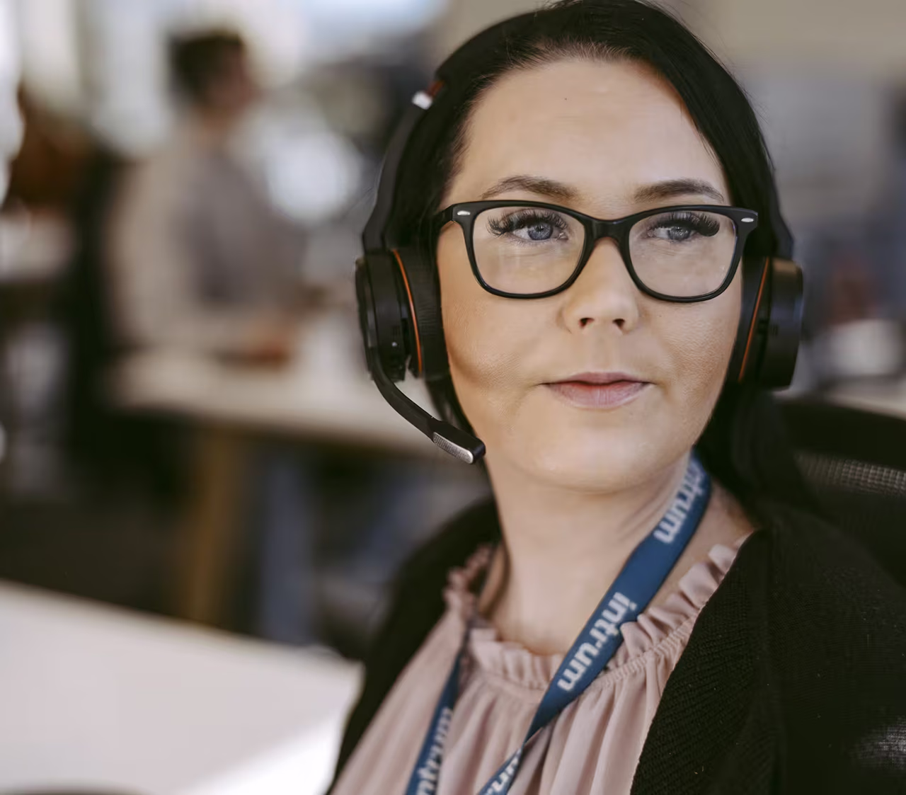 Frau mit Headset